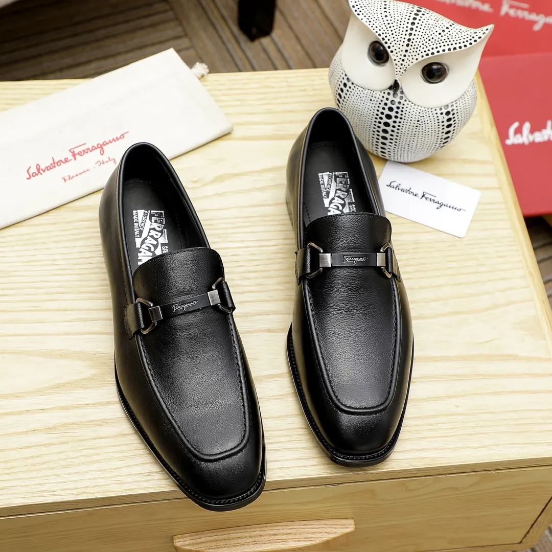 Factory price 460 🔥Ferragamo's new men's casual slip-on shoes🇨🇳Official website original 1:1 mold opening, original quality💯Fine workmanship, high-end luxury☘The upper is made of imported Italian first-layer cowhide🌴Water-dyed🐂Leather lining🍓Rubber wear-resistant and non-slip outsole, breathable and comfortable to wear🍍The first choice for high-grade men, 3 colors available! Code number 38-44 (45.46. Can be customized)